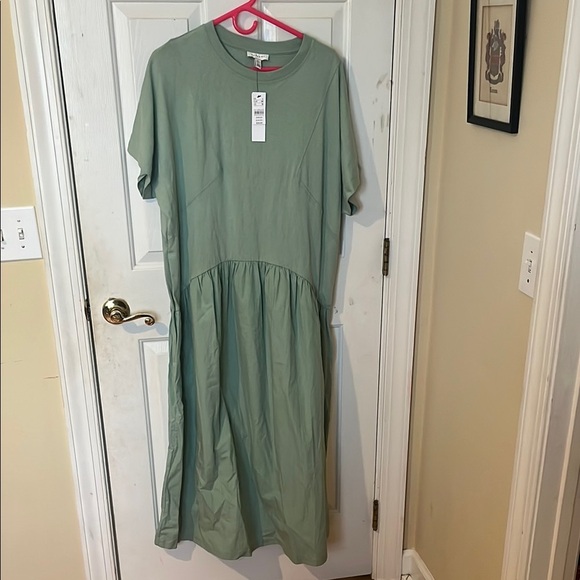 Topshop Dresses & Skirts - Topshop Elegant Green Women's Dress size 12 or large